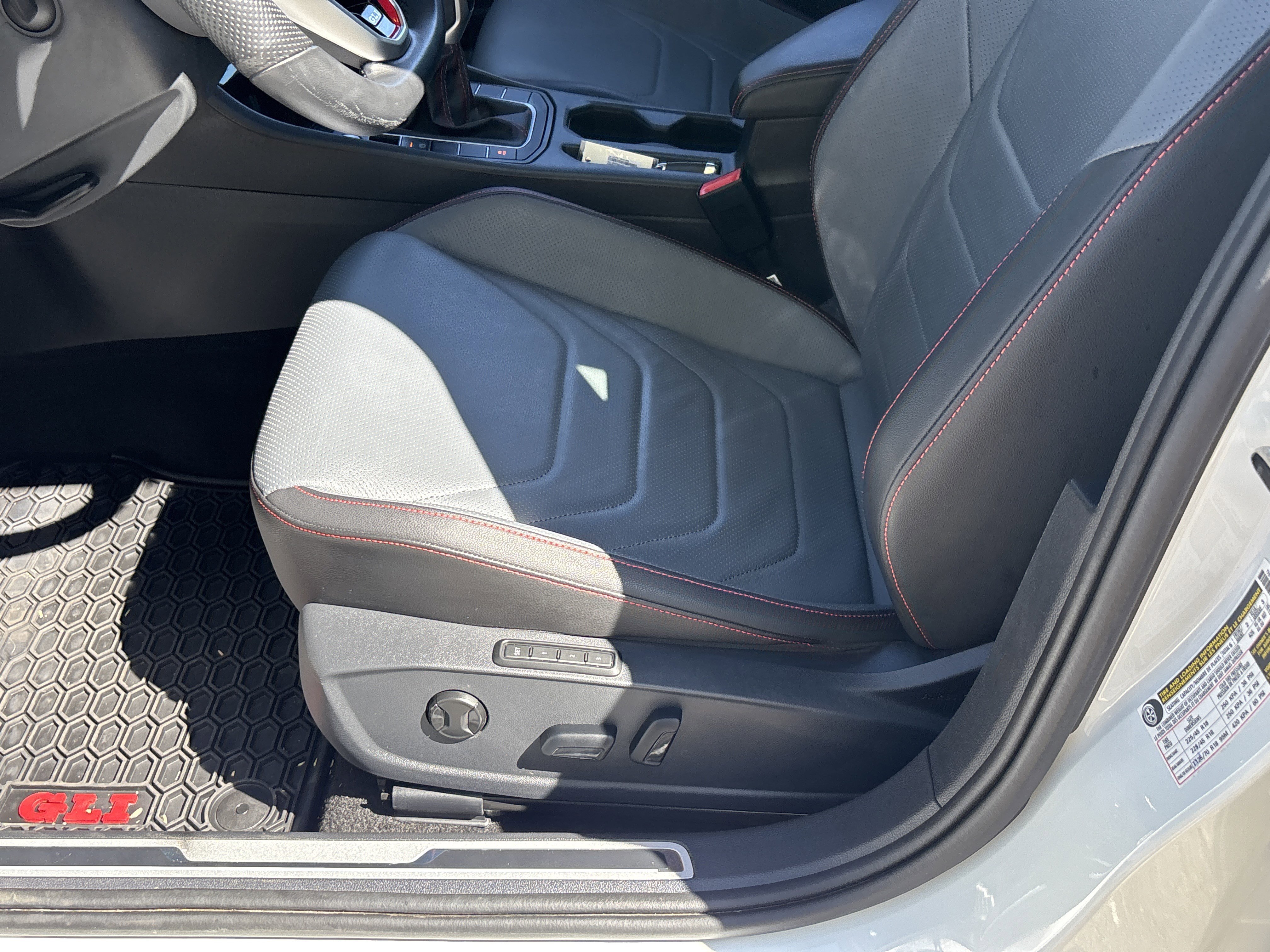 Used 2025 Volkswagen Jetta GLI Autobahn image 19