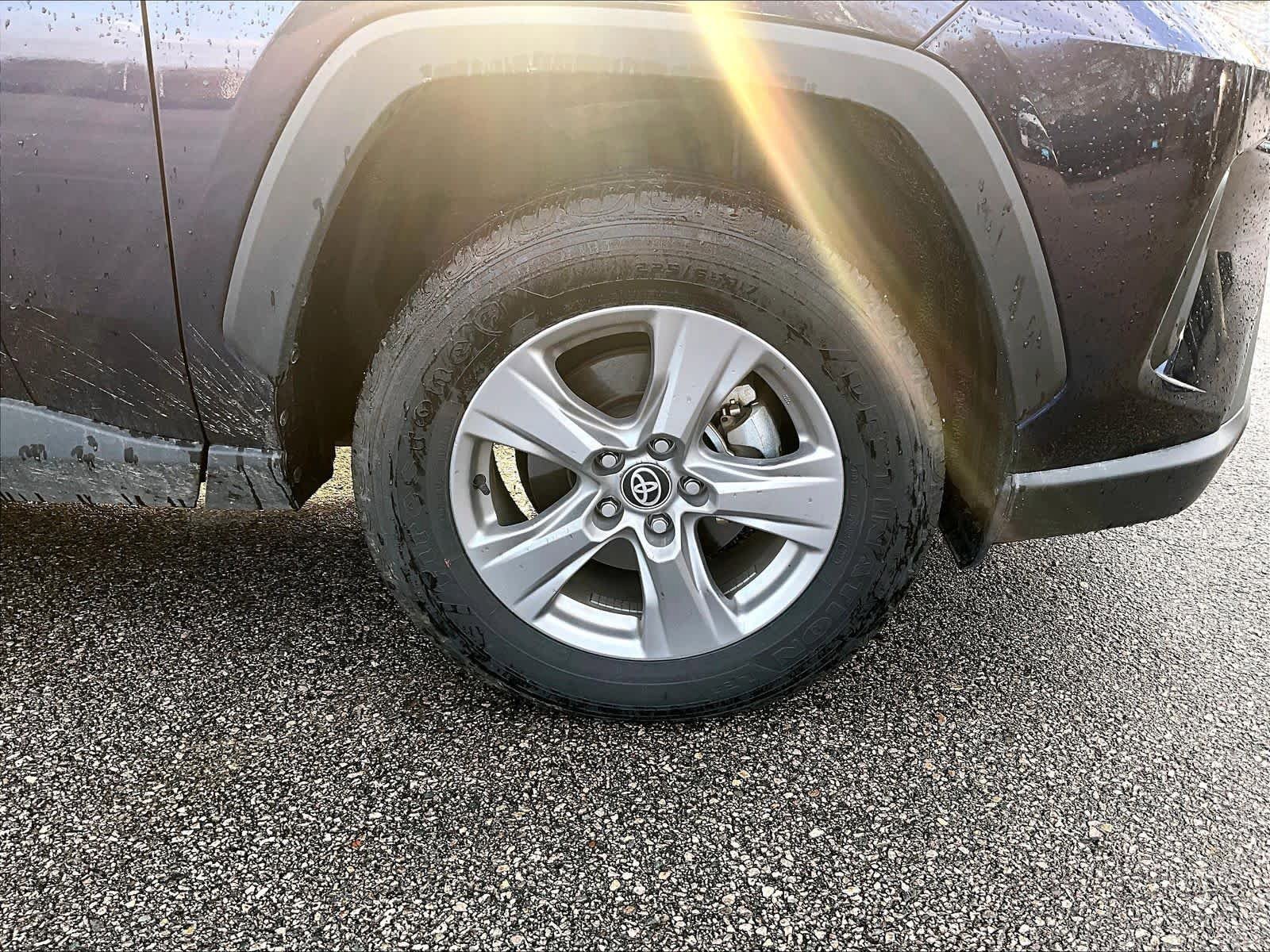 Used 2025 Toyota RAV4 XLE AWD/4WD image 4