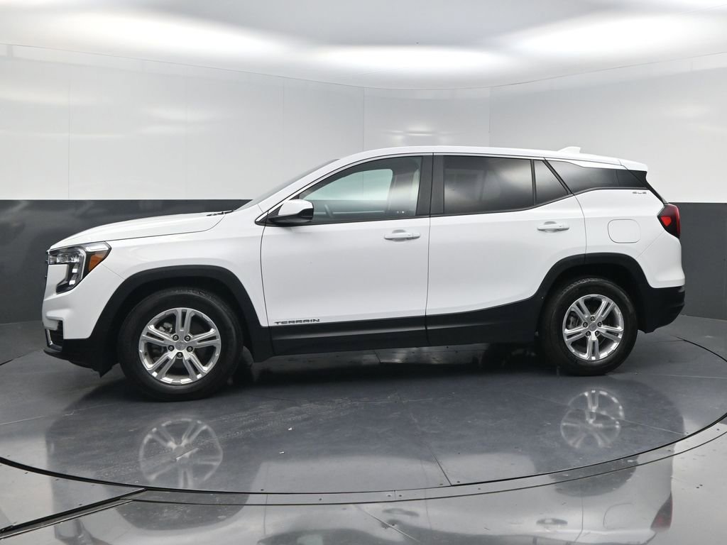 Used 2024 GMC Terrain SLE image 3