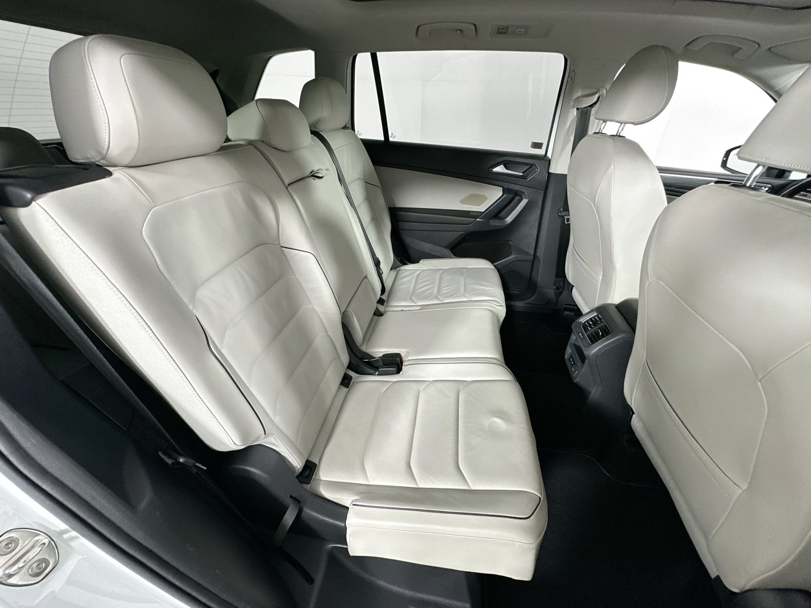 Used 2018 Volkswagen Tiguan SEL Premium FWD image 28