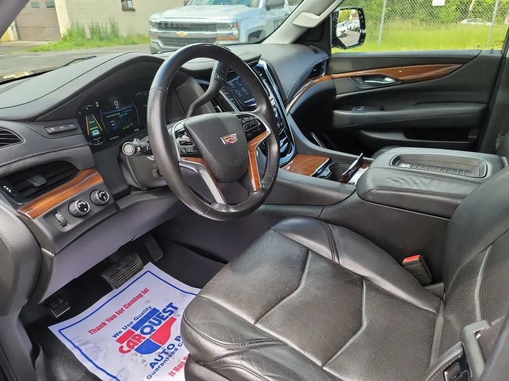 Used 2018 Cadillac Escalade Luxury AWD/4WD image 10
