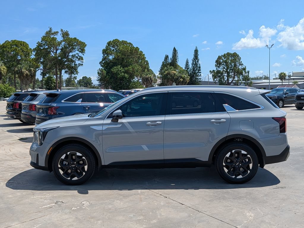 Certified 2025 Kia Sorento S w/ Panoramic Sunroof Package FWD image 5
