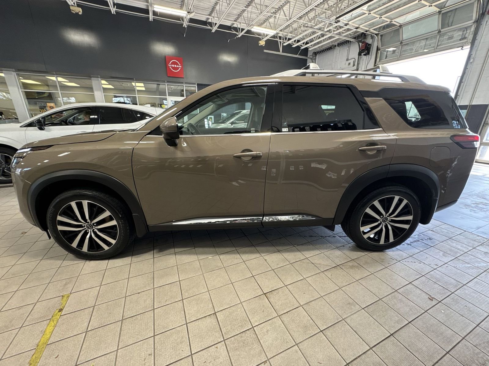 Certified 2024 Nissan Pathfinder Platinum image 39