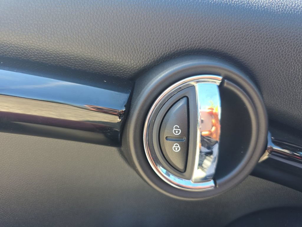 Used 2018 MINI Cooper Convertible FWD image 38