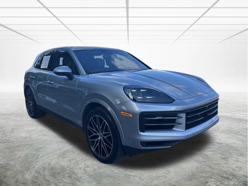 Used 2025 Porsche Cayenne AWD/4WD image 2