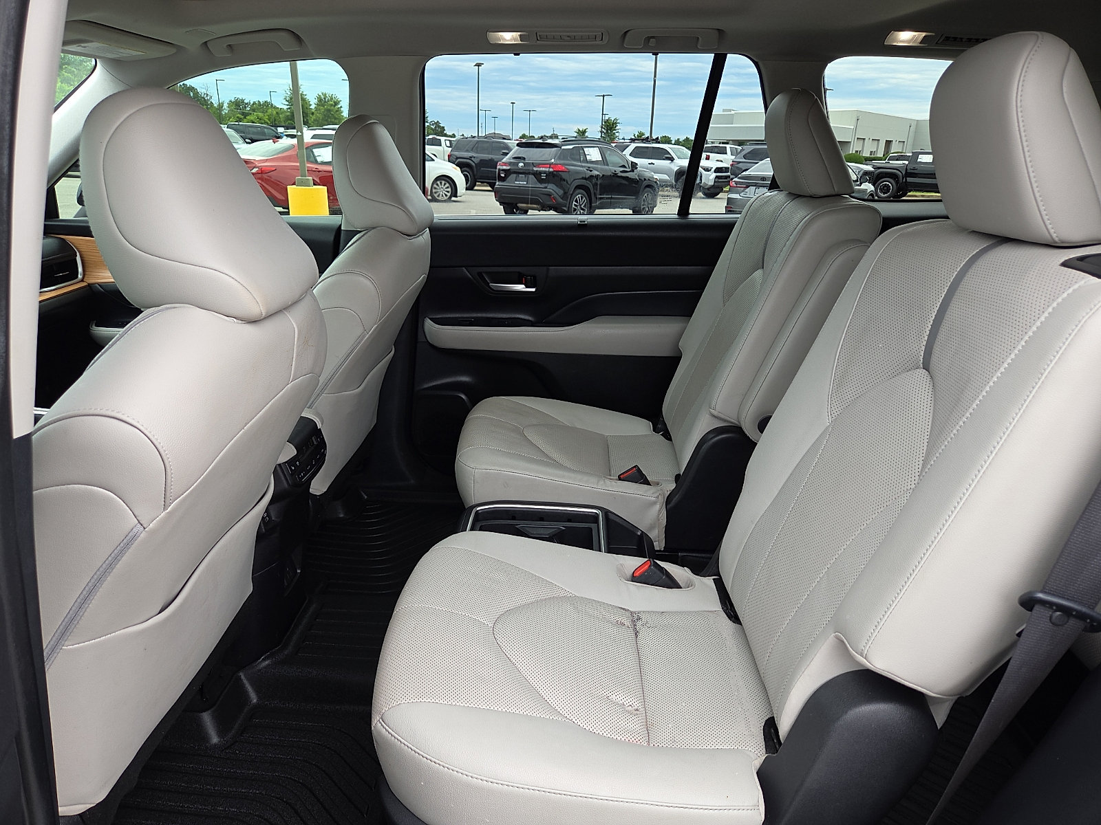 Used 2024 Toyota Grand Highlander AWD image 11