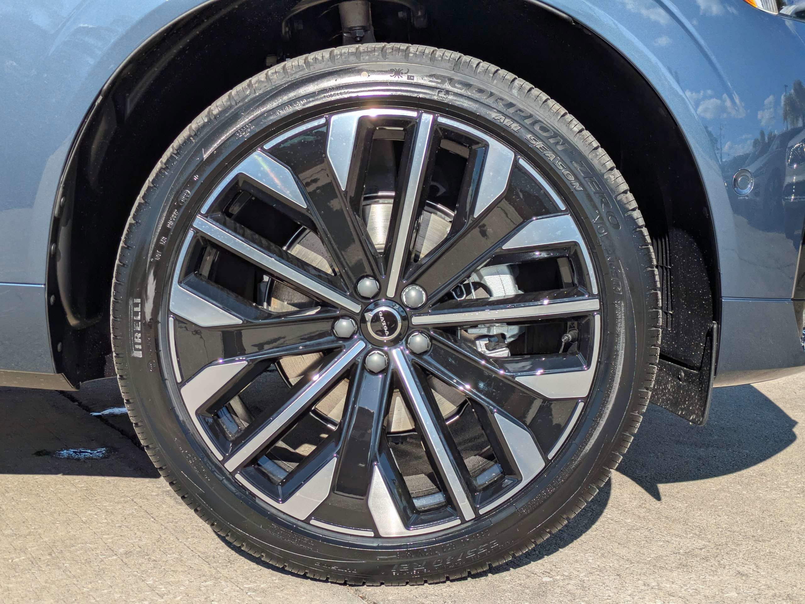 New 2026 Volvo XC60 B5 Ultra w/ Protection Package Premier image 11