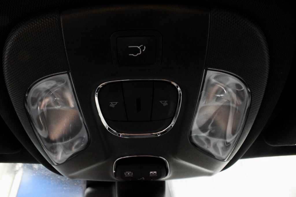 Used 2023 Jeep Compass Latitude w/ Sun and Sound Group AWD/4WD image 31