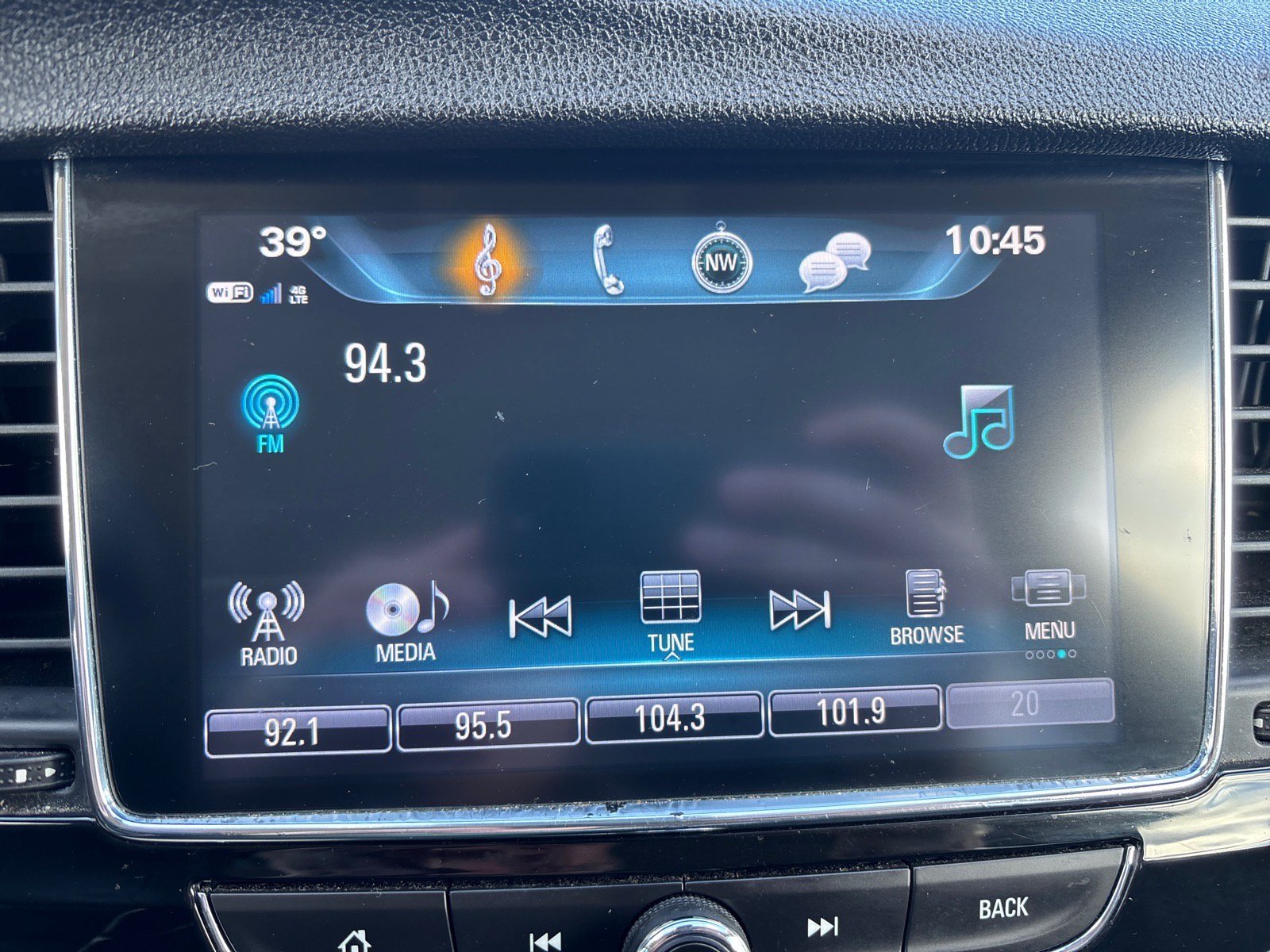 Used 2020 Buick Encore Preferred AWD/4WD image 32