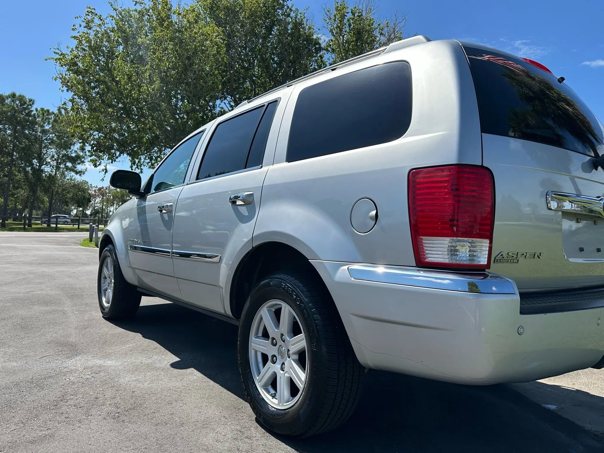 Used 2007 Chrysler Aspen Limited w/ PWR Convenience Group image 7