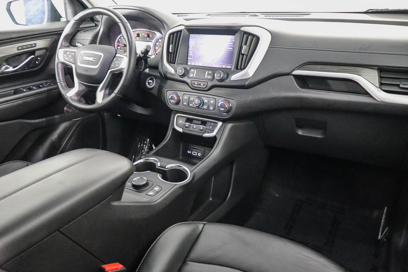 Used 2024 GMC Terrain SLT image 12