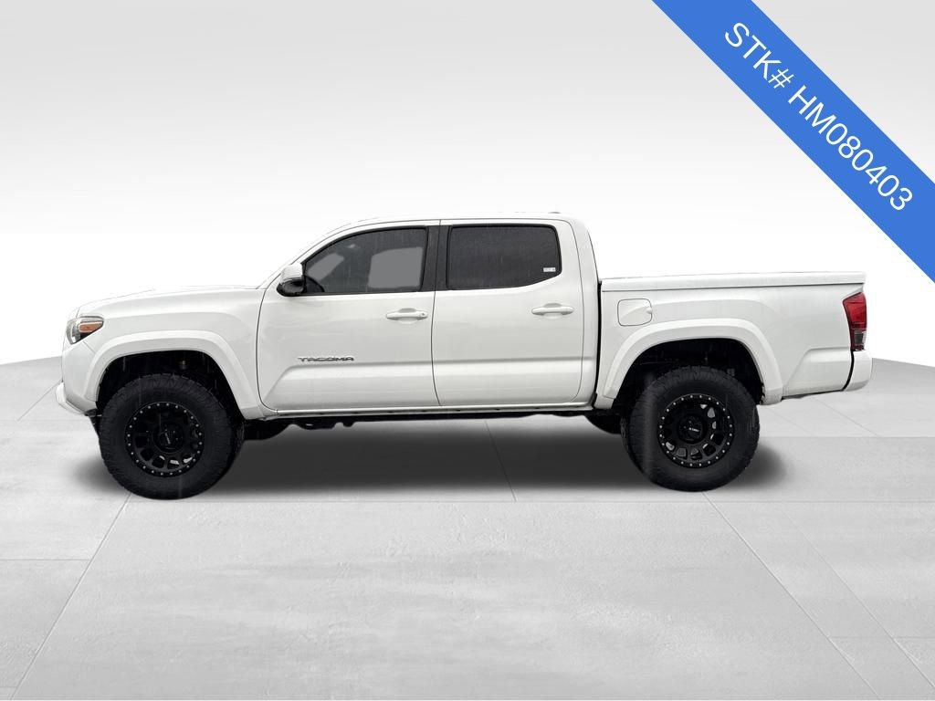Used 2017 Toyota Tacoma TRD Sport image 4