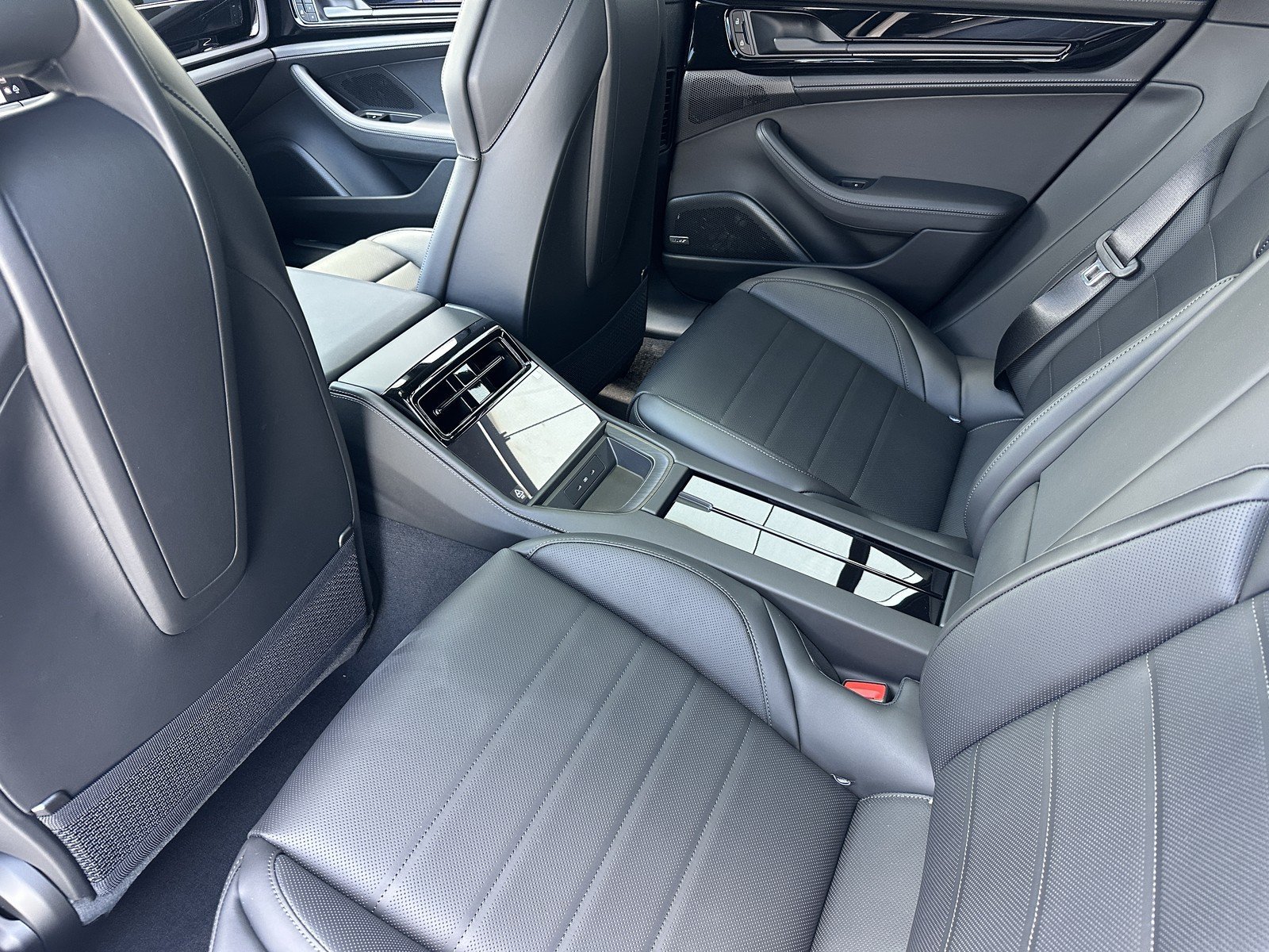 New 2026 Porsche Panamera image 13