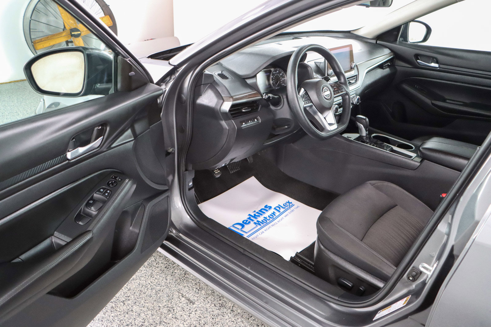 Used 2024 Nissan Altima 2.5 SV image 3