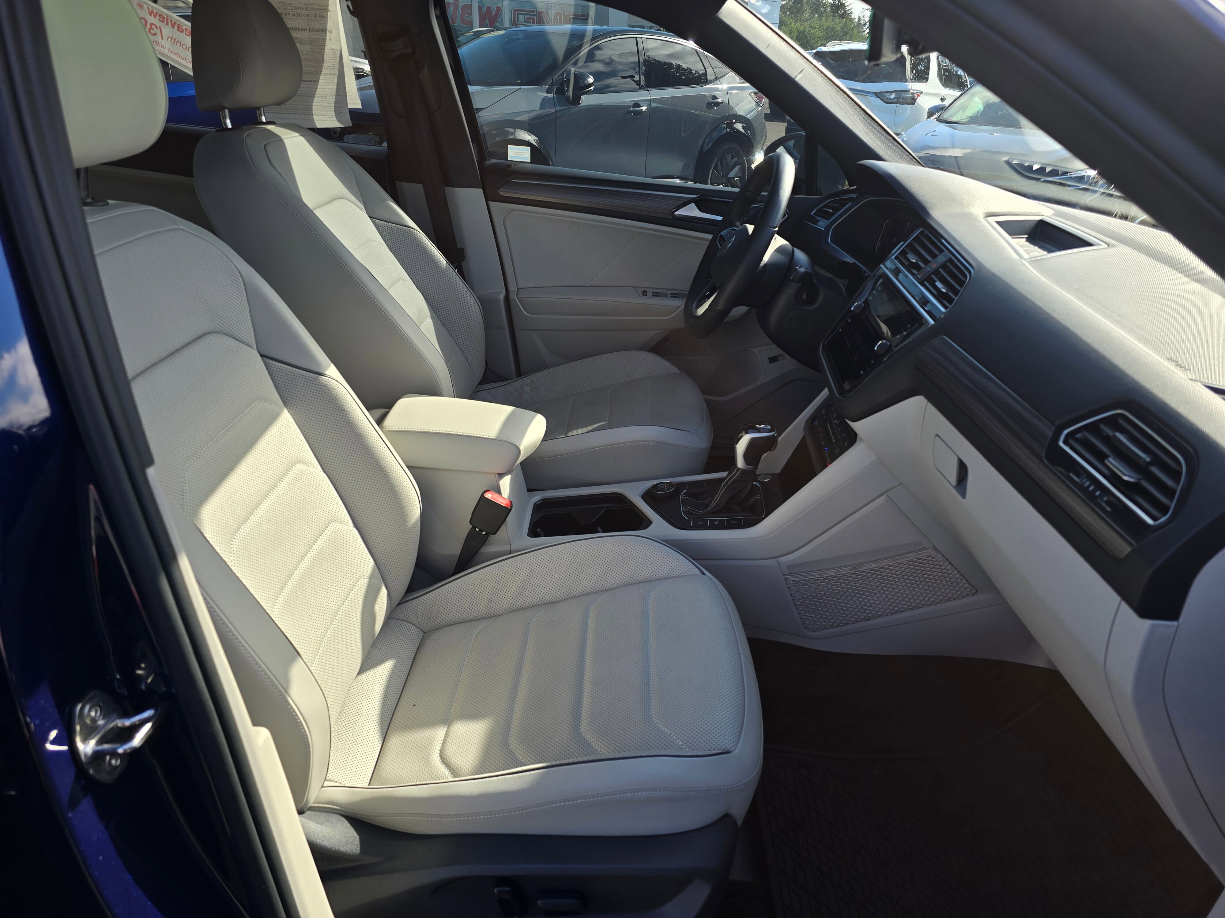 Used 2024 Volkswagen Tiguan SEL R-Line image 11