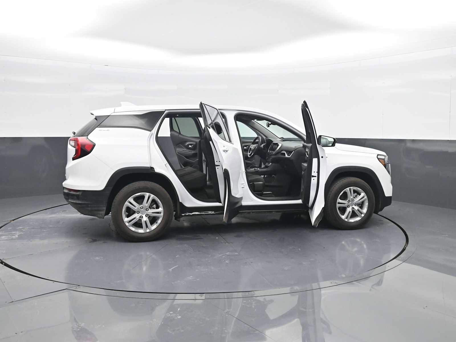 Used 2024 GMC Terrain SLE AWD/4WD image 45