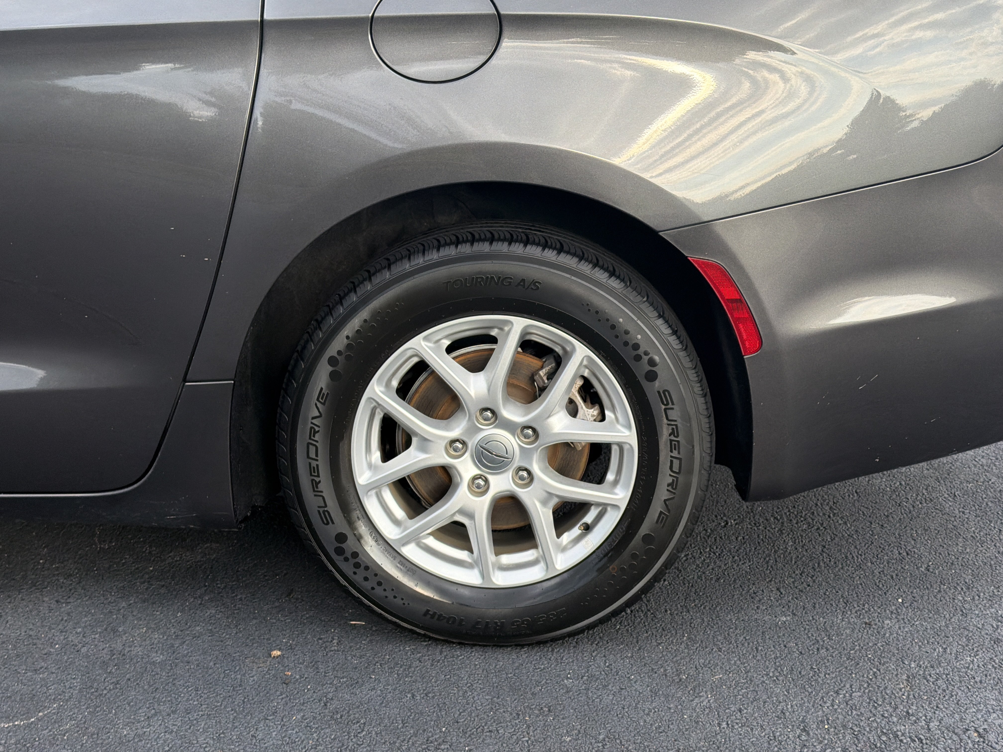 Used 2021 Chrysler Pacifica Touring-L FWD image 35