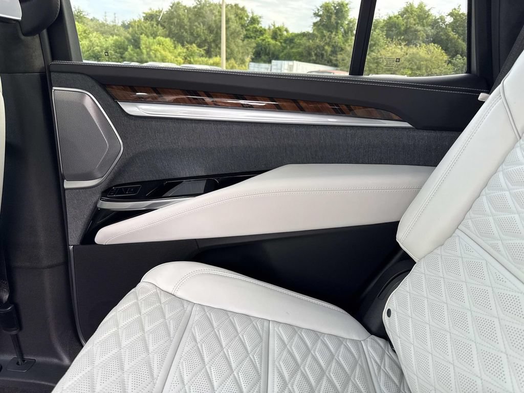 New 2026 Cadillac Escalade Platinum Sport w/ LPO, ONYX Package AWD/4WD image 15