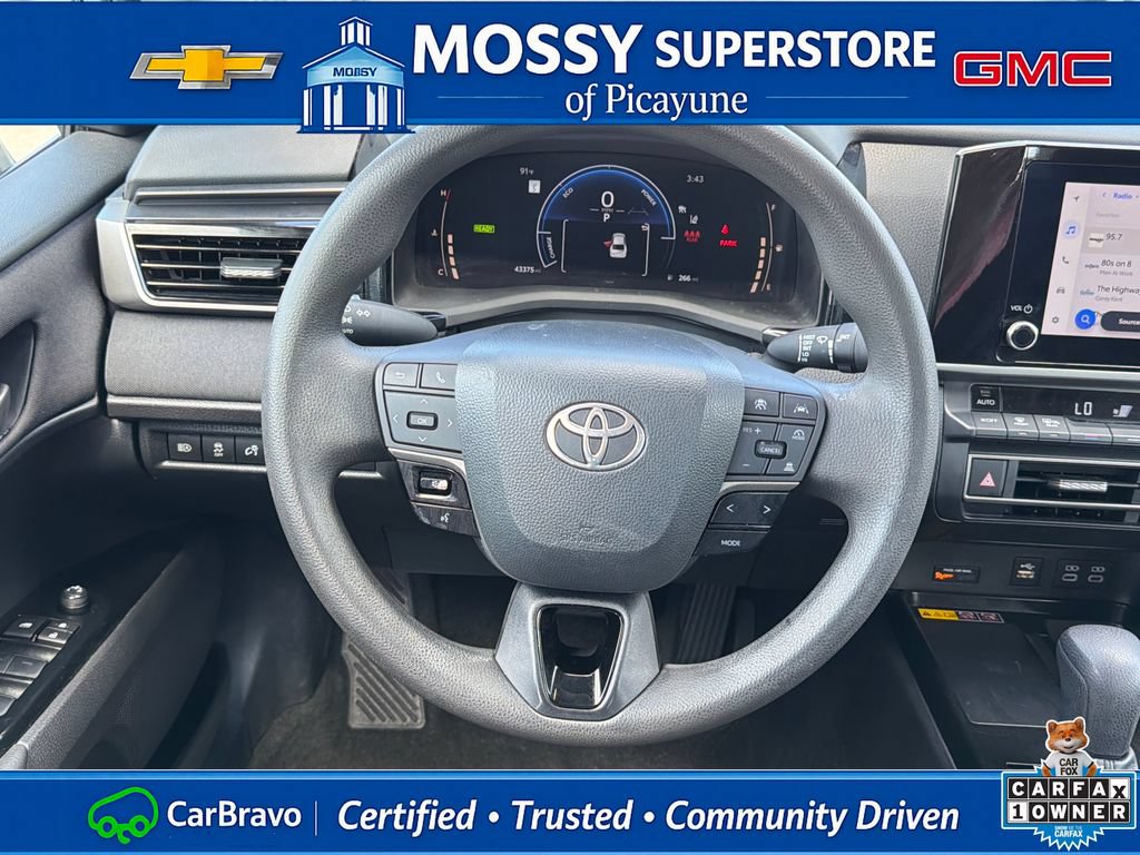 Used 2025 Toyota Camry LE FWD image 15