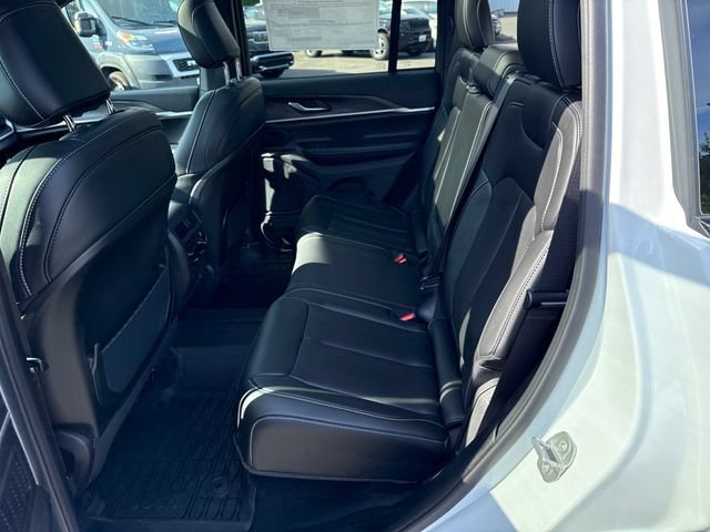 New 2026 Jeep Grand Cherokee Limited w/ Limited Altitude Package AWD/4WD image 13