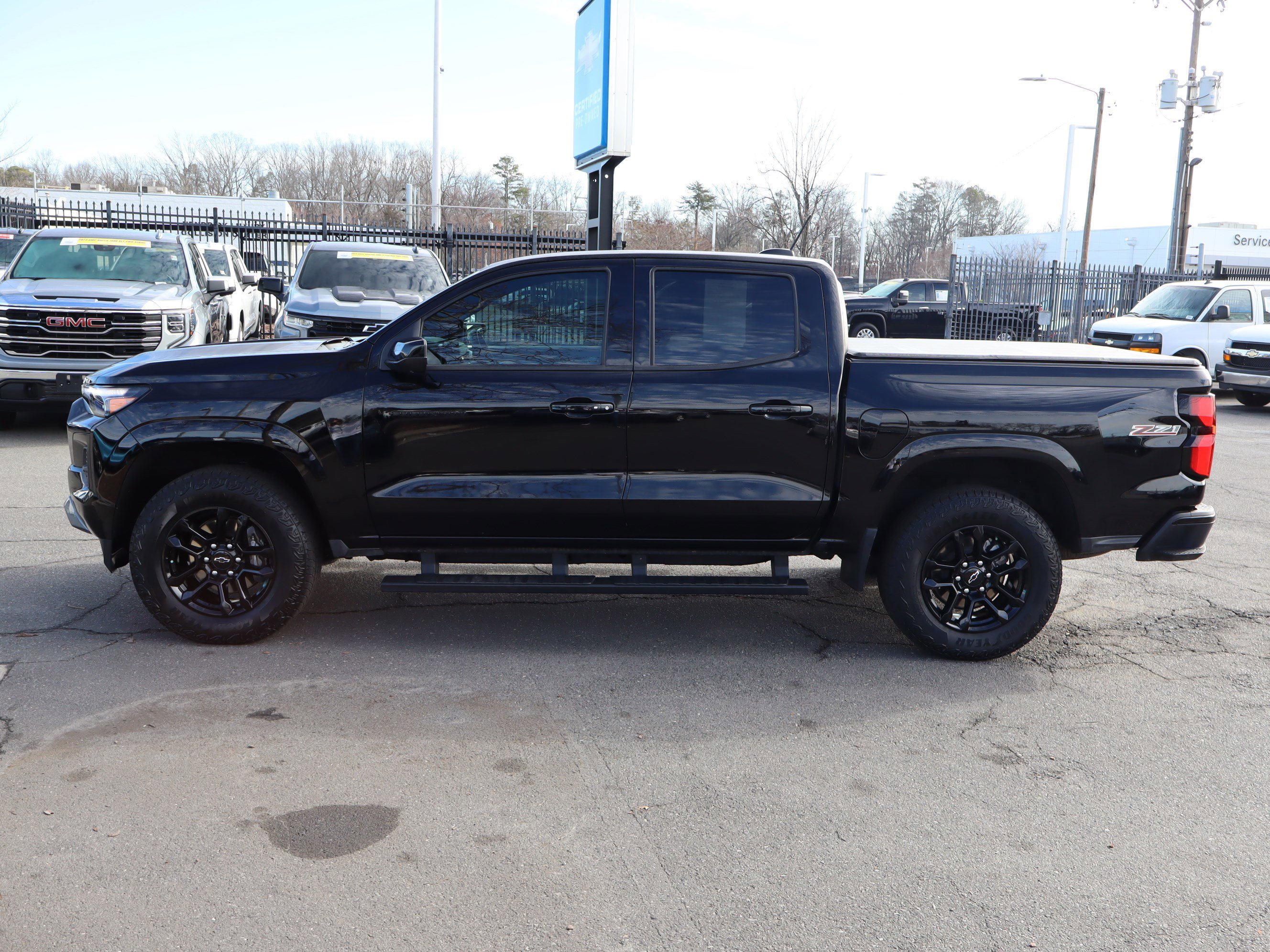 Certified 2025 Chevrolet Colorado Z71 w/ Midnight Edition image 7