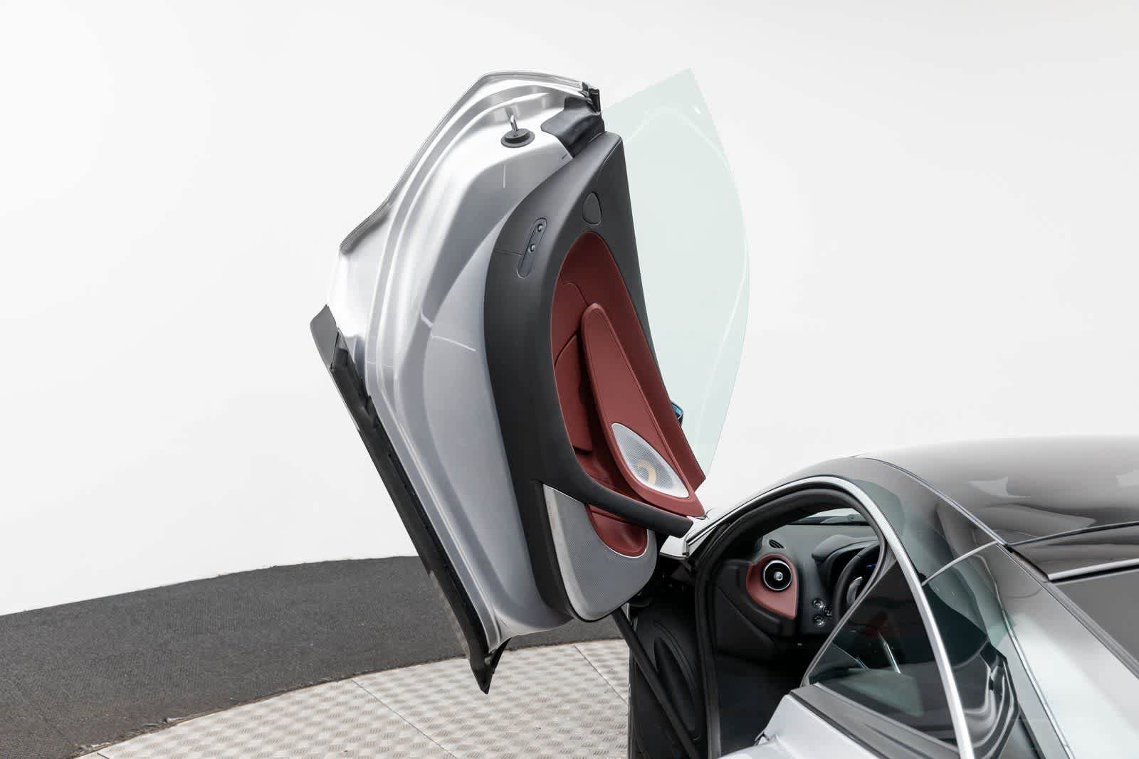 Used 2025 McLaren GTS RWD image 22