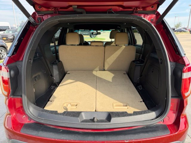 Used 2017 Ford Explorer XLT w/ Equipment Group 202A FWD image 8