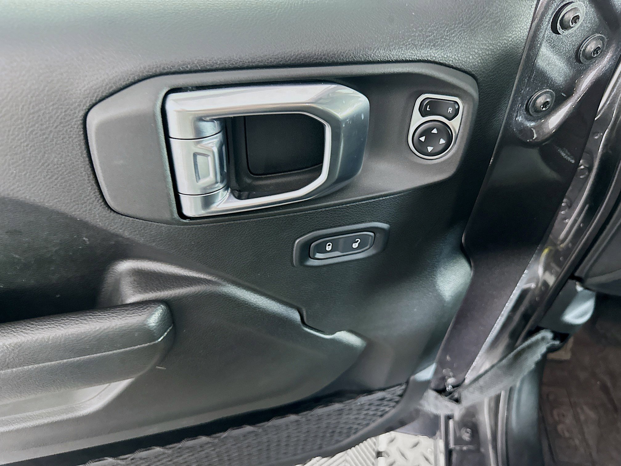 Used 2024 Jeep Wrangler Sport S image 15