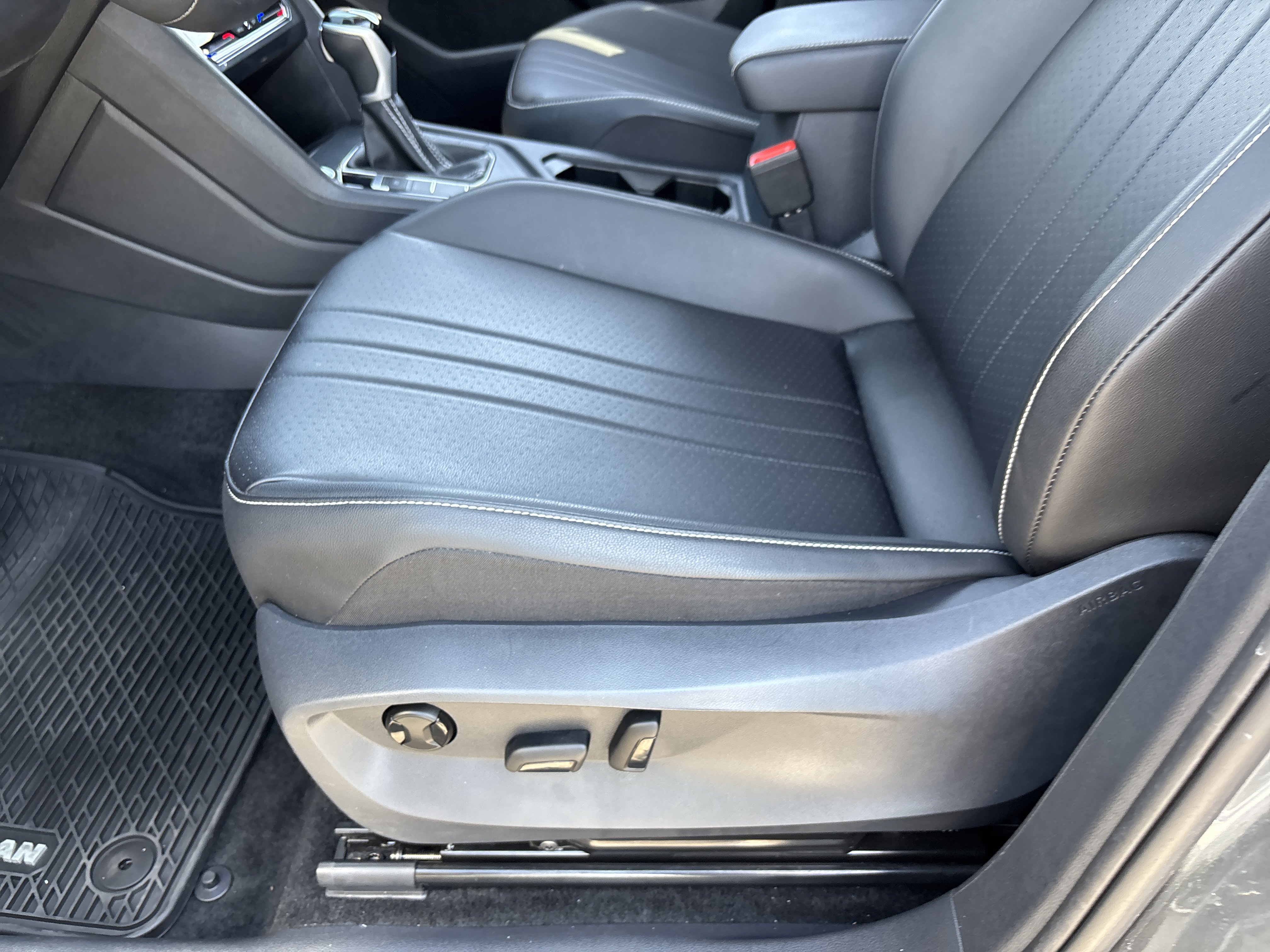 Certified 2023 Volkswagen Tiguan SE FWD image 19