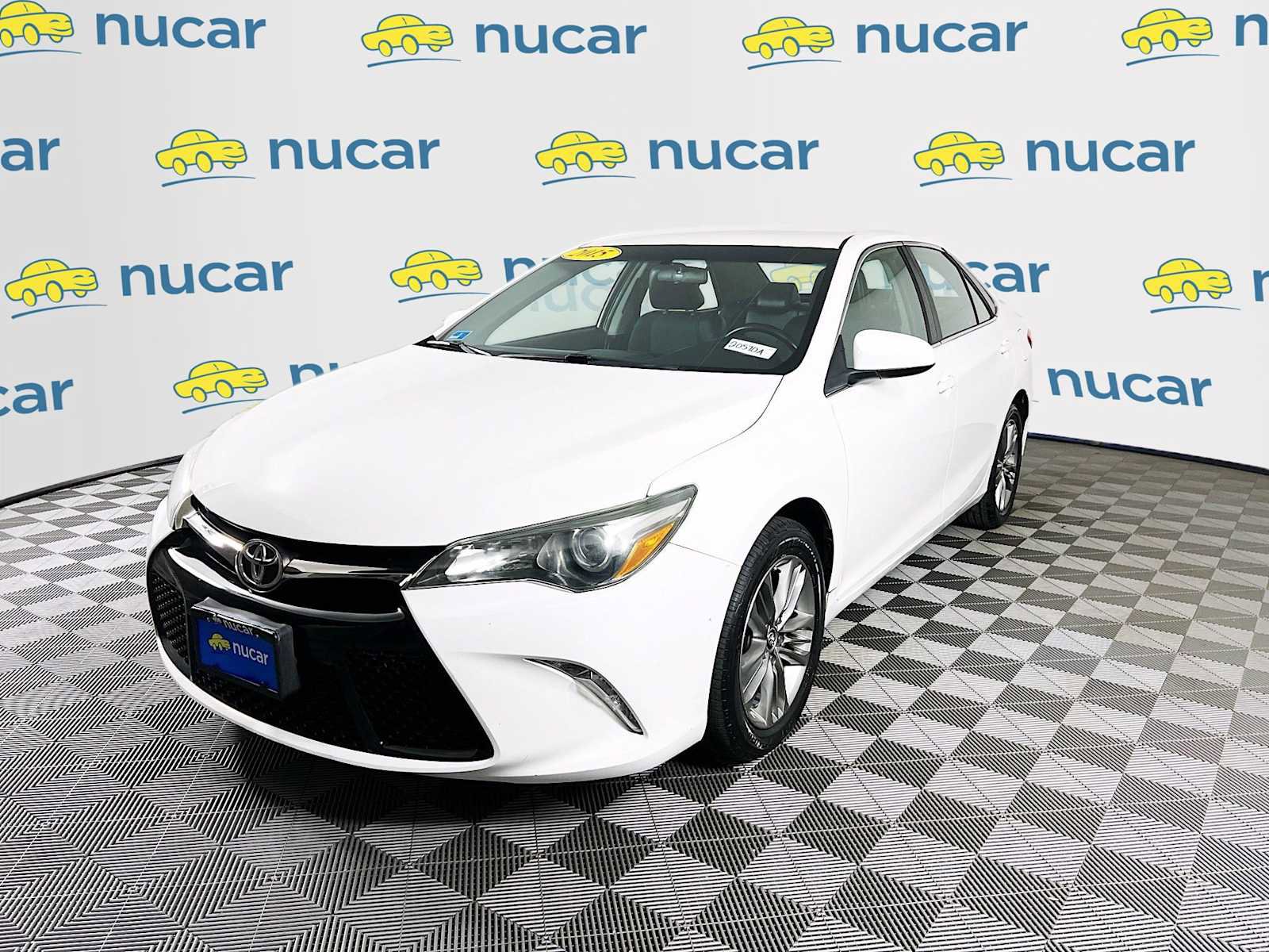 Used 2015 Toyota Camry SE image 3