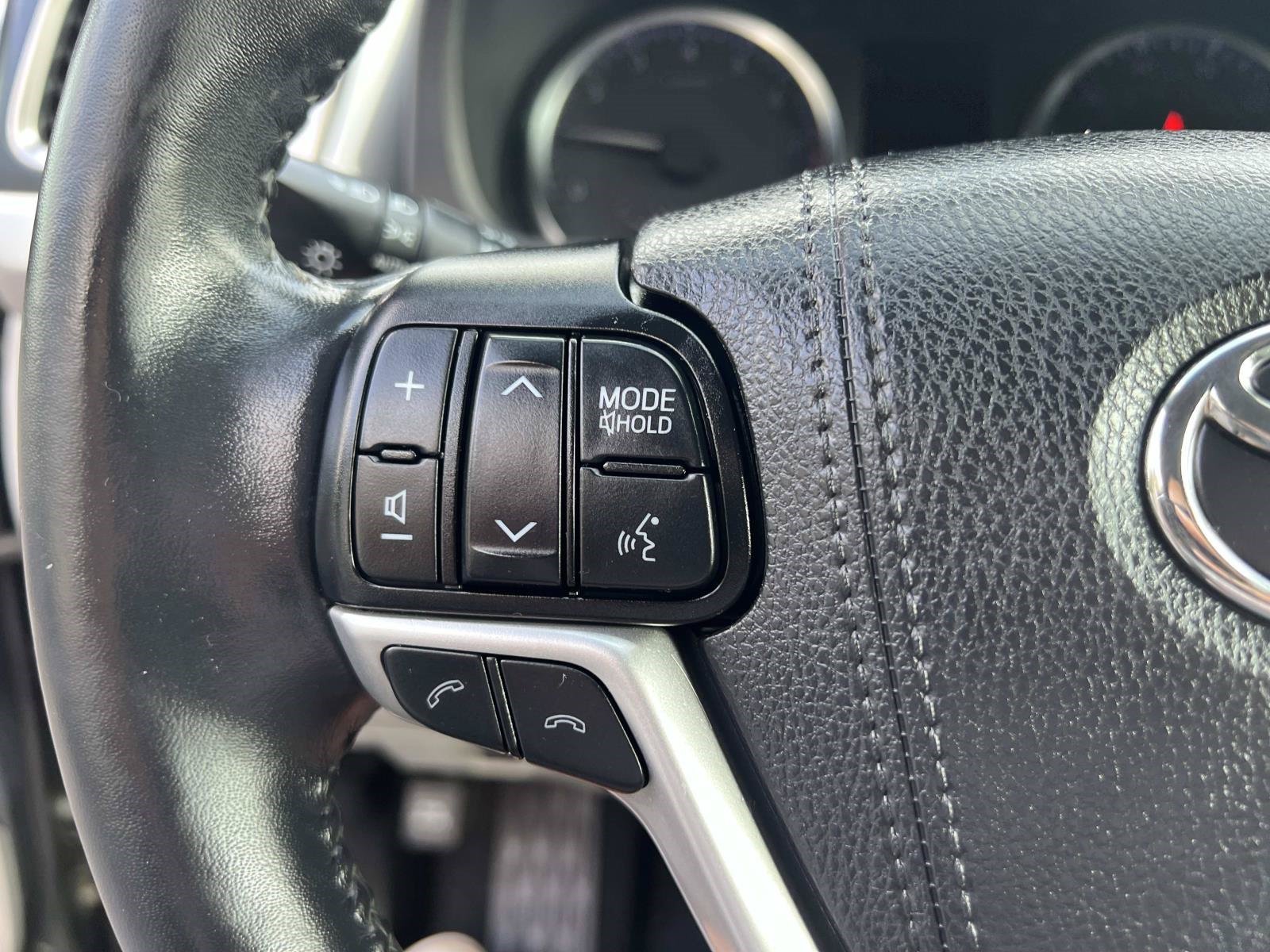 Used 2019 Toyota Highlander Plus FWD image 23