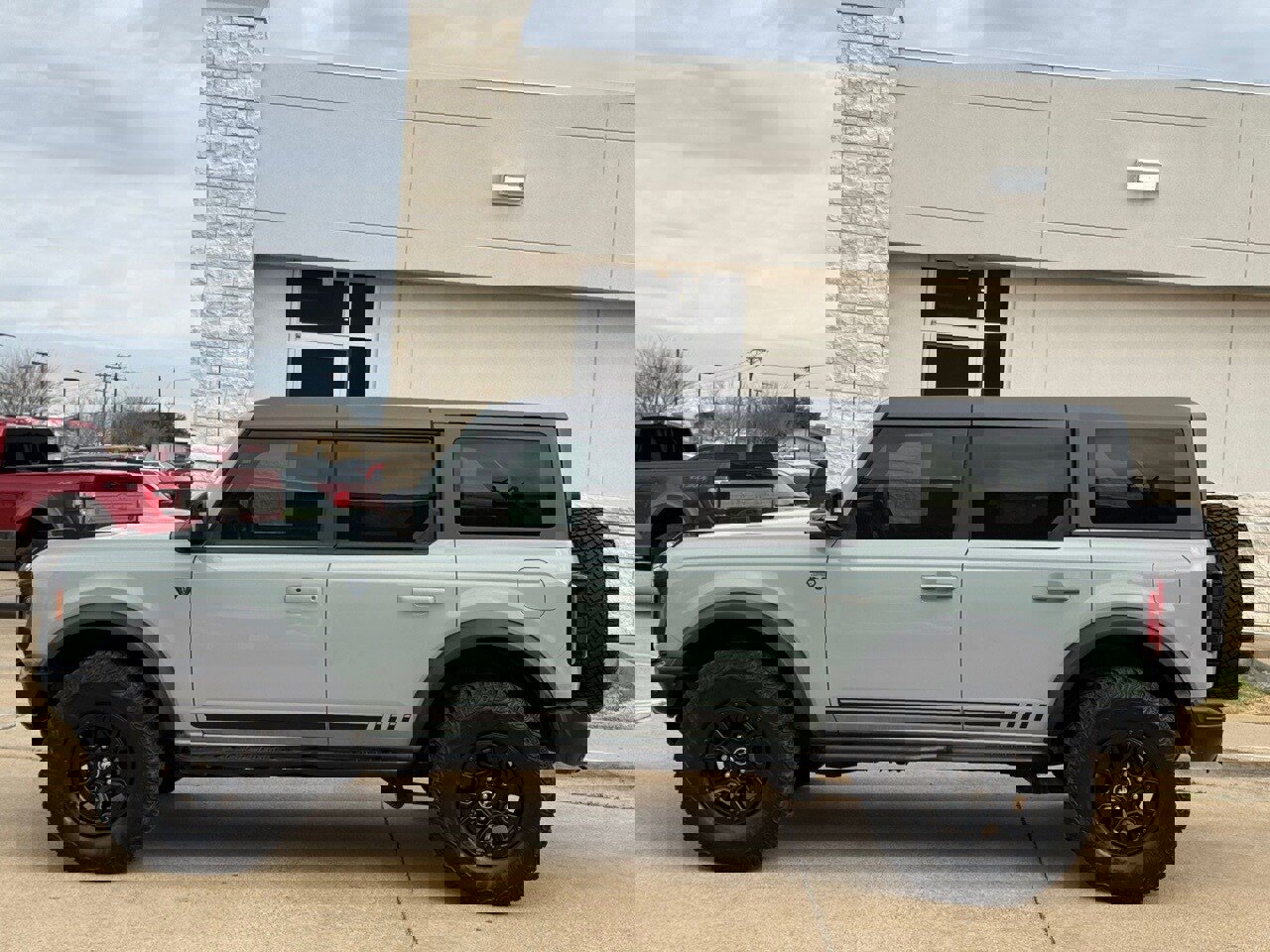 Used 2021 Ford Bronco First Edition image 3