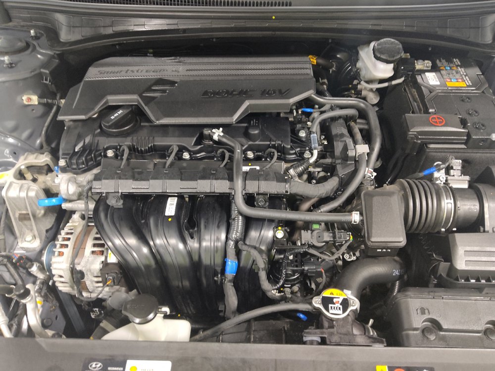 Used 2025 Hyundai Elantra SE FWD image 30