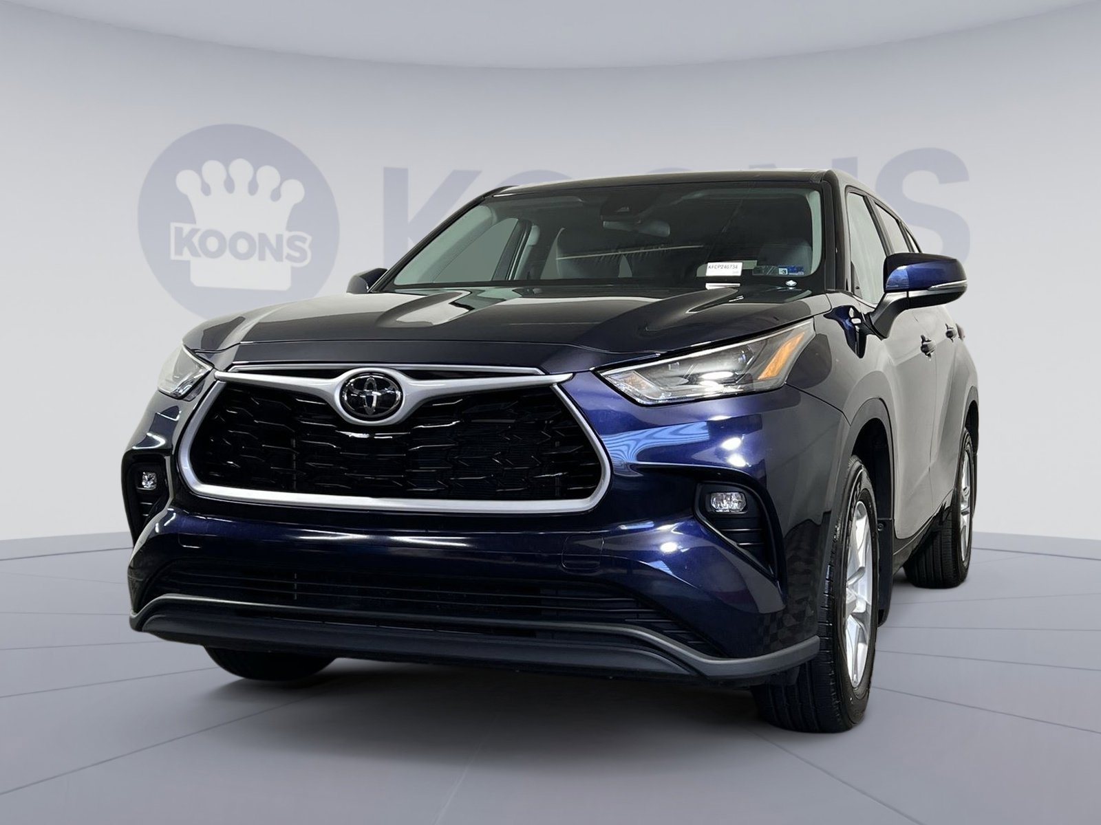 Used 2024 Toyota Highlander LE image 1