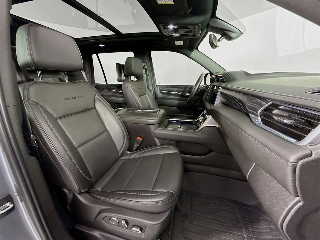 Used 2021 GMC Yukon Denali w/ Denali Premium Package image 32