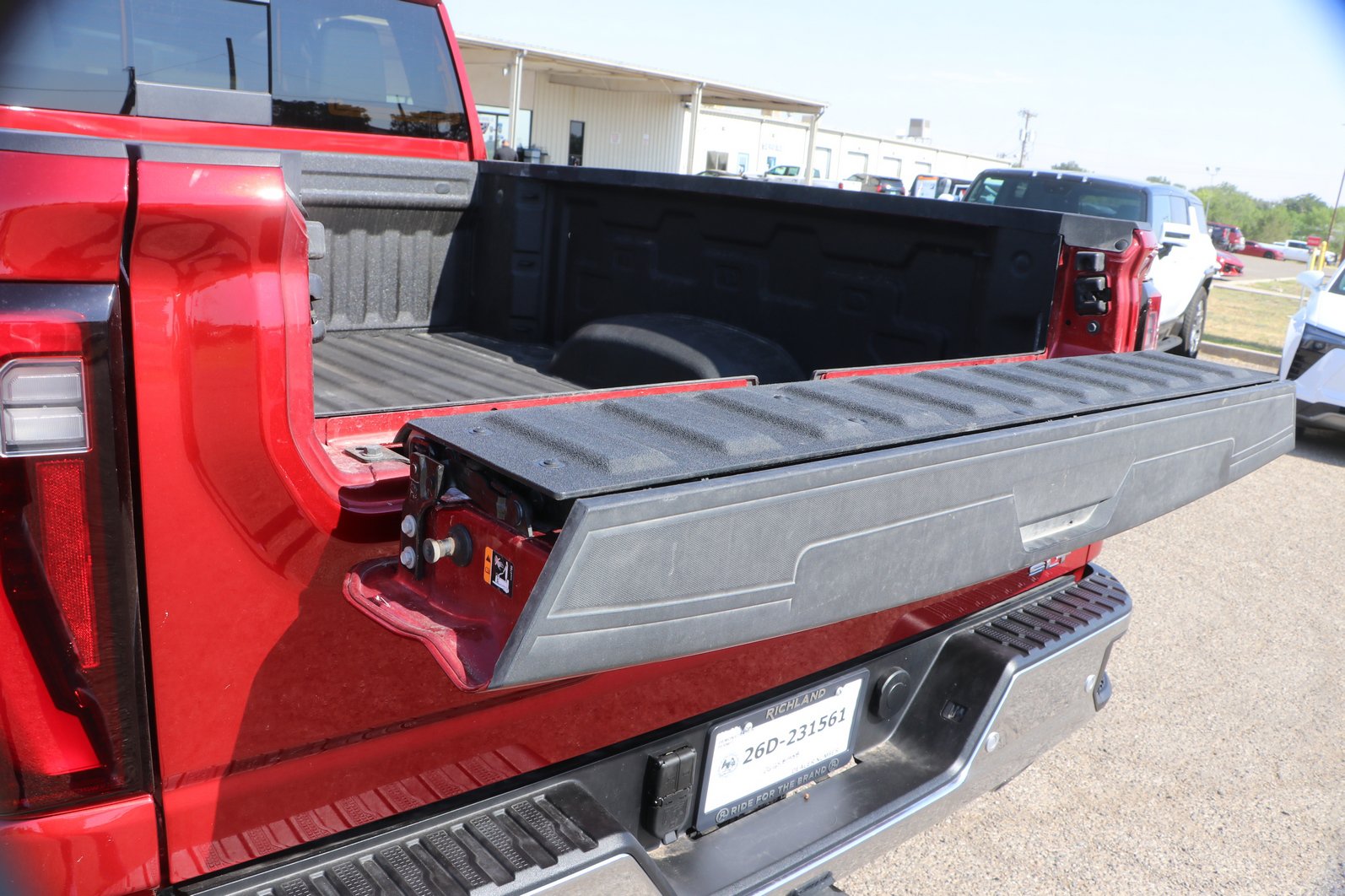 Used 2025 GMC Sierra 2500 SLT w/ SLT Premium Package AWD/4WD image 30