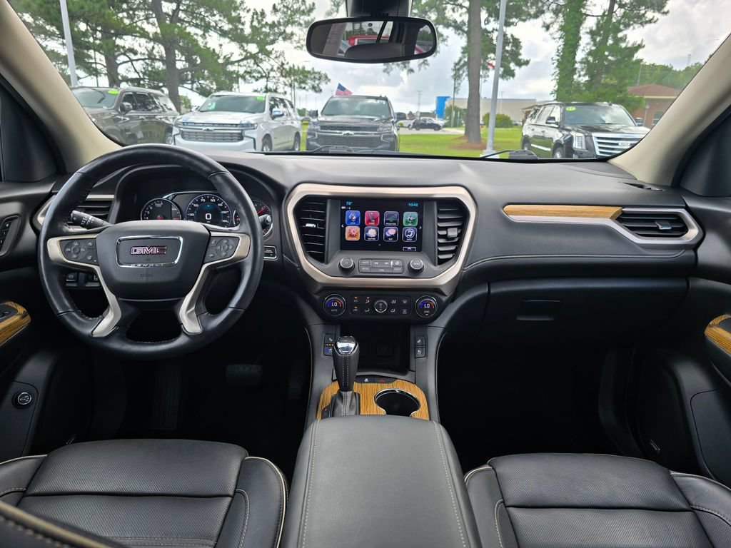 Used 2017 GMC Acadia Denali w/ Technology Package FWD image 12