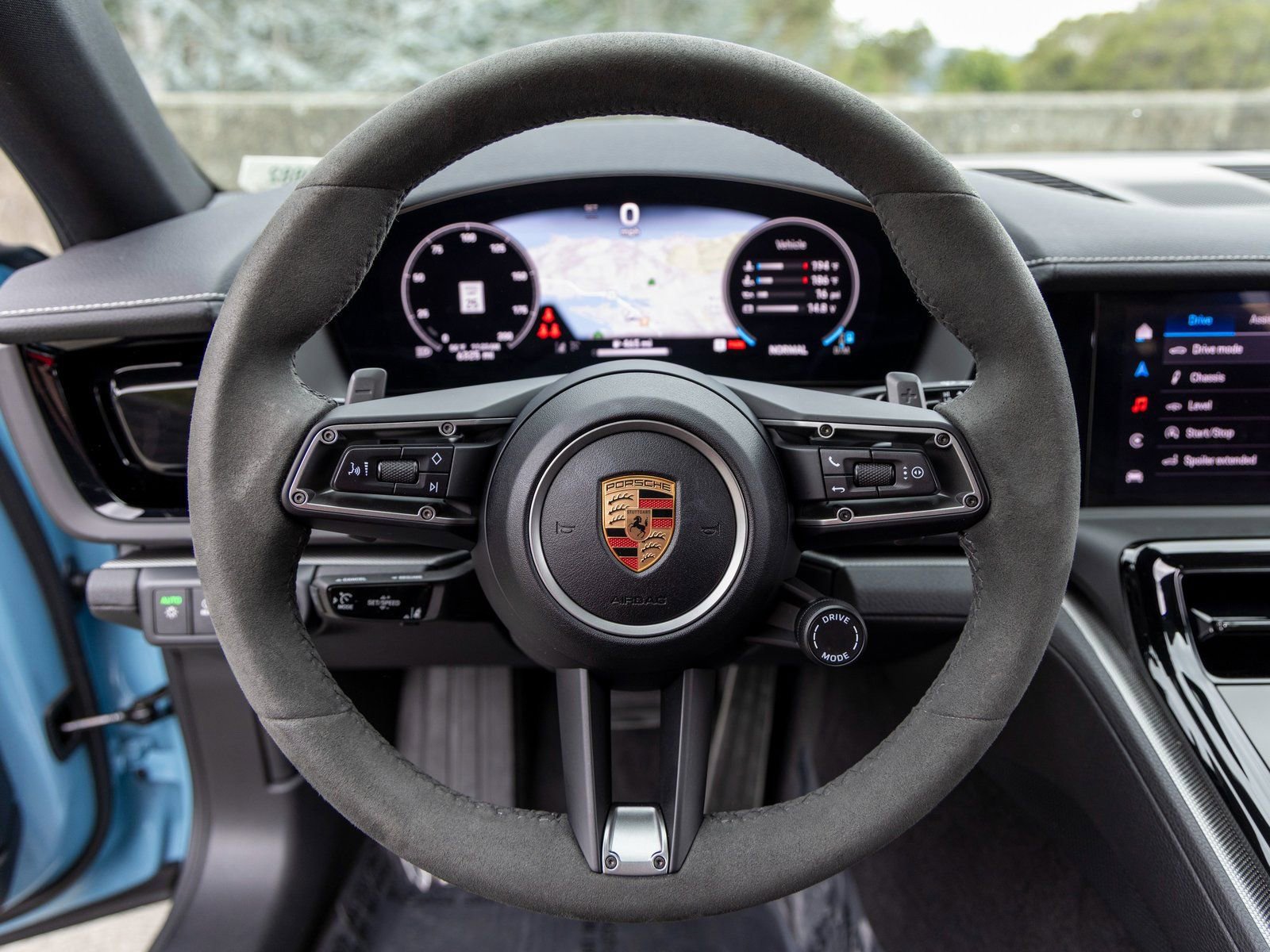 Certified 2025 Porsche Panamera 4 image 31