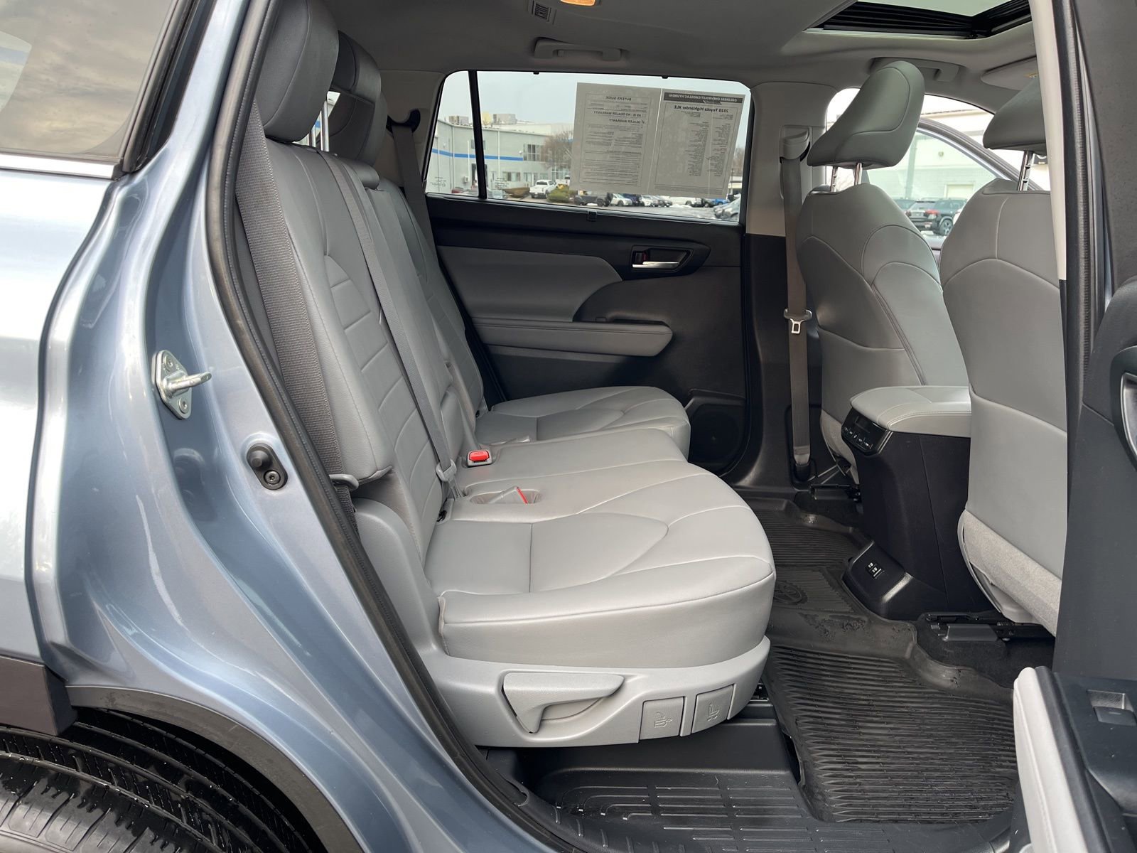 Used 2020 Toyota Highlander XLE AWD/4WD image 15