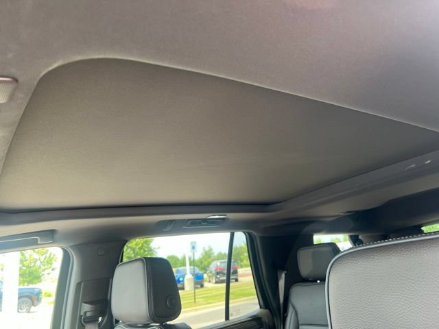 Used 2024 GMC Yukon Denali AWD/4WD image 17