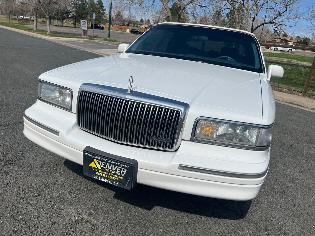 Used 1997 Lincoln Town Car Executive image 6