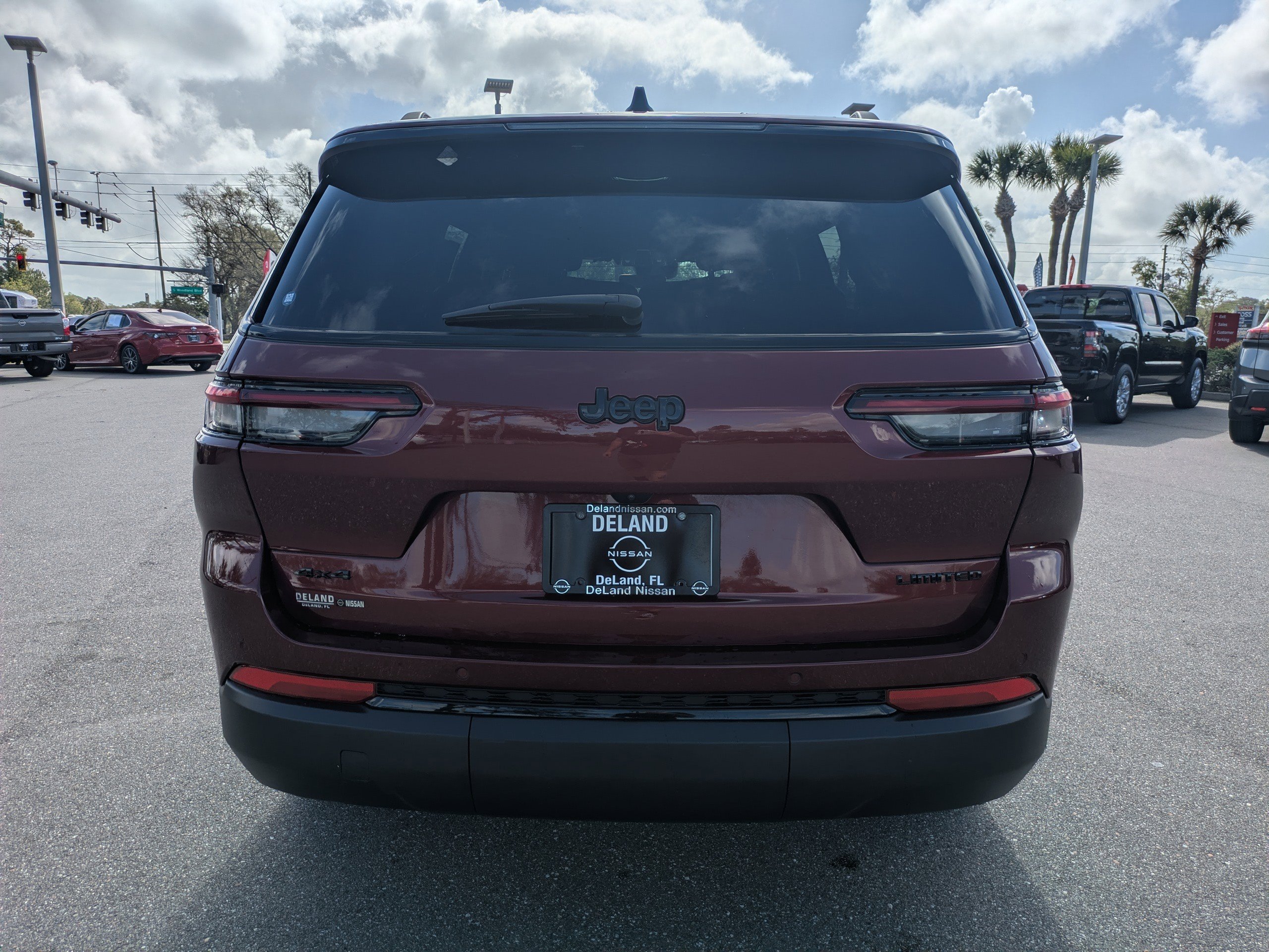 Used 2025 Jeep Grand Cherokee L Limited w/ Black Appearance Package AWD/4WD image 5