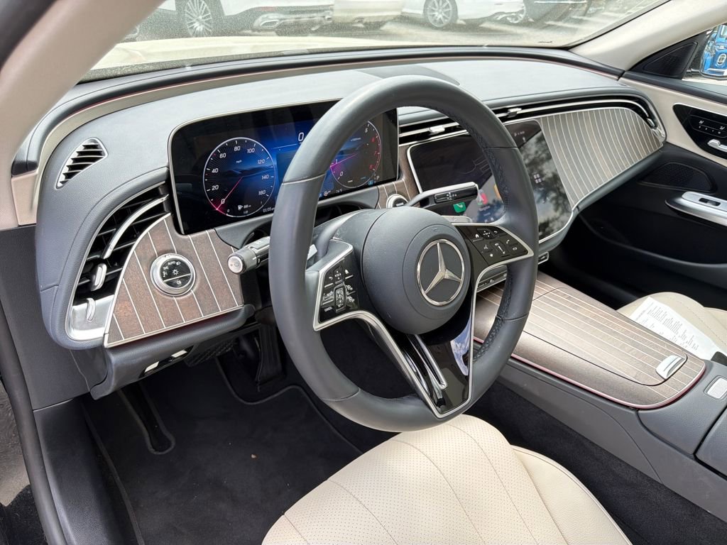 Used 2025 Mercedes-Benz E 350 4MATIC Sedan image 6