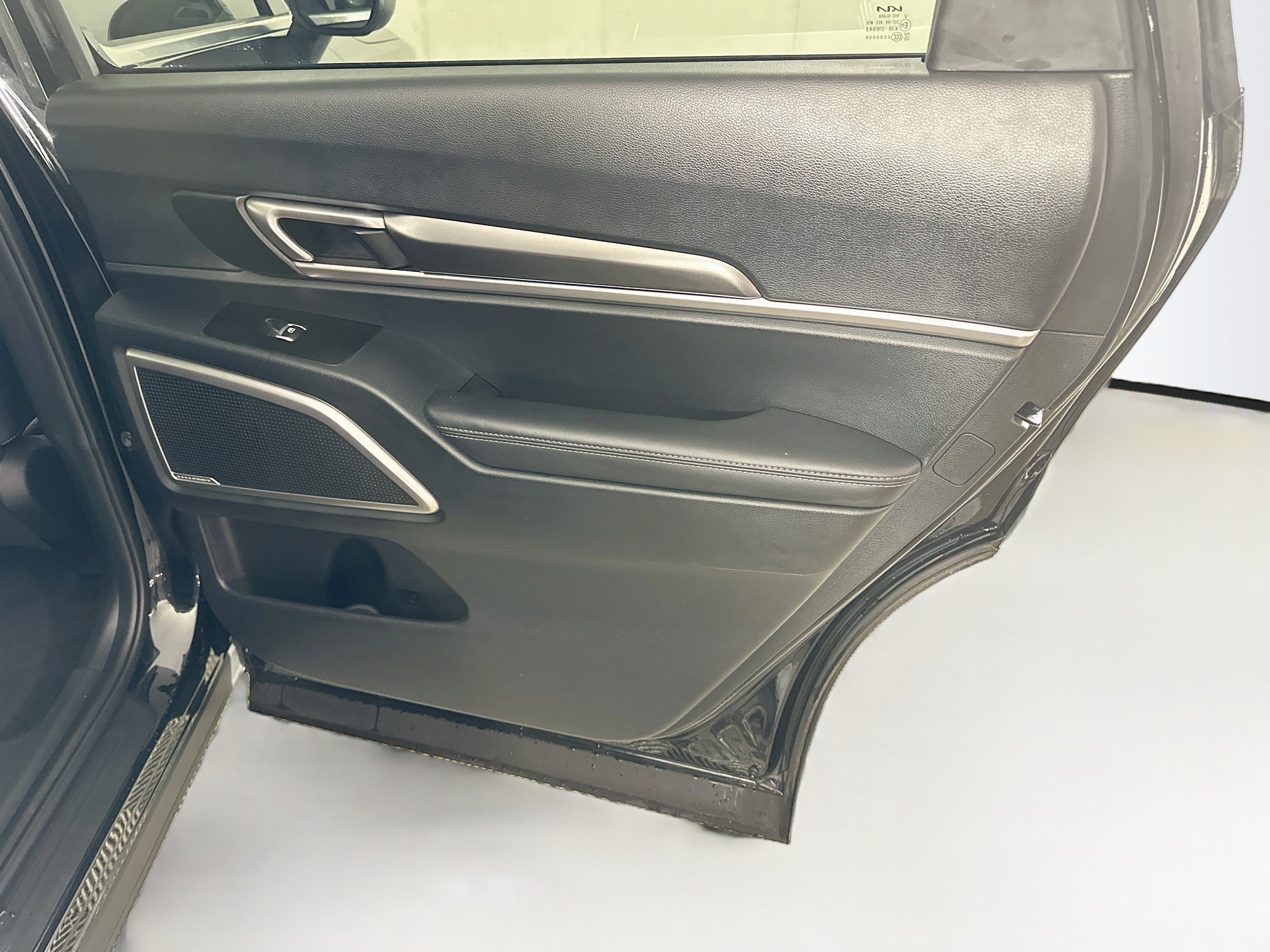 Used 2025 Kia Telluride LX FWD image 32