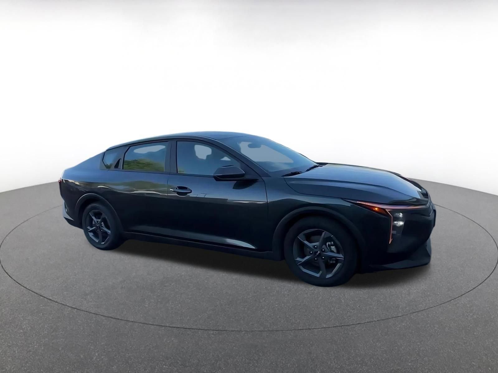 Used 2025 Kia K4 FWD image 2
