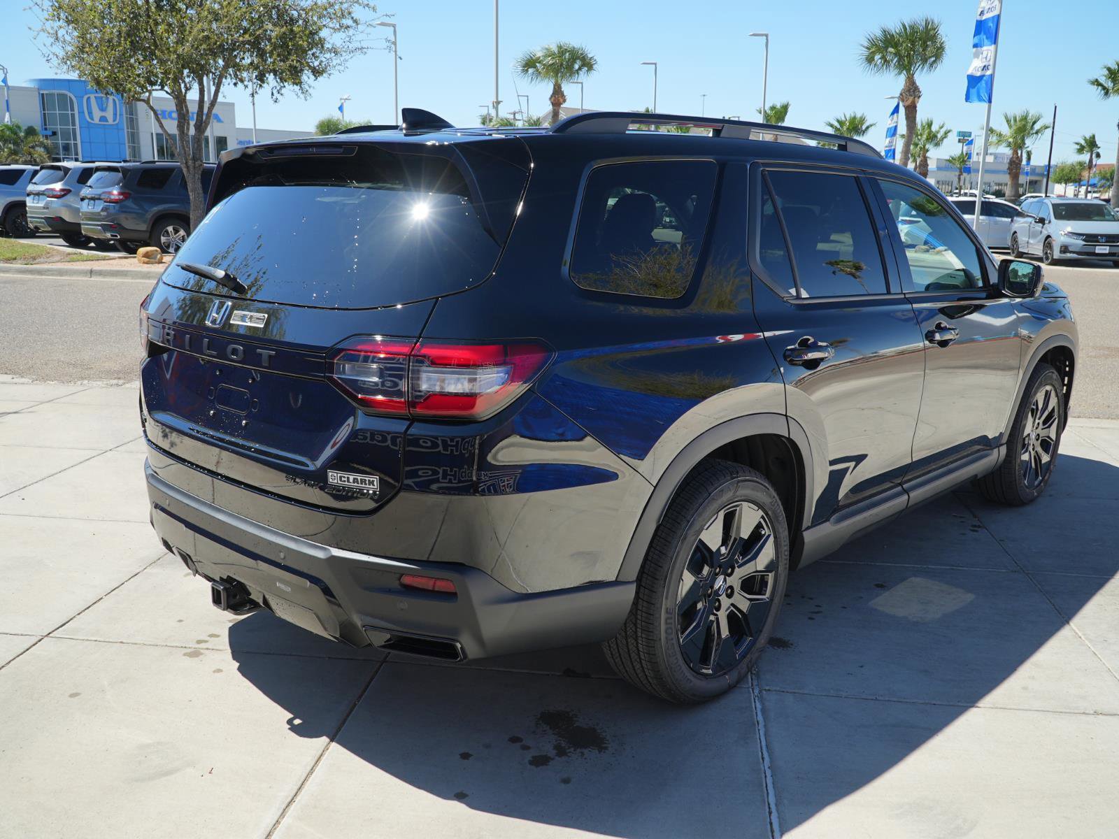 New 2026 Honda Pilot Black Edition image 5