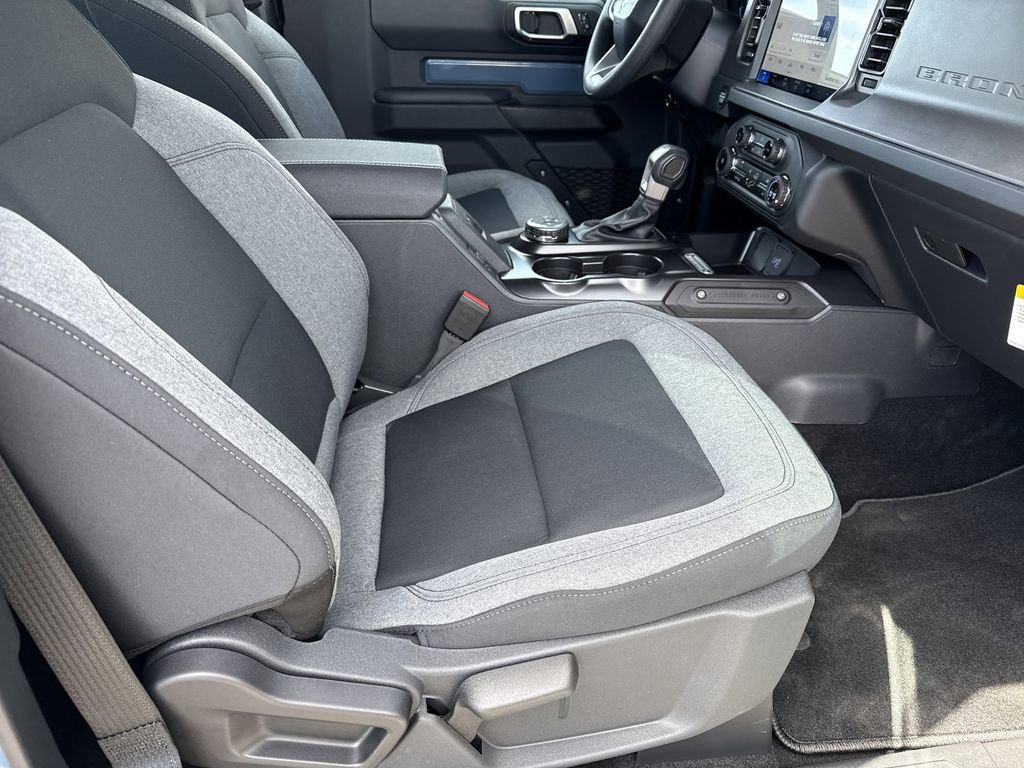 New 2025 Ford Bronco Base image 13