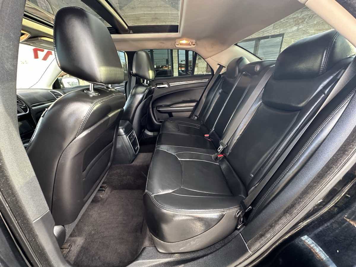 Used 2017 Chrysler 300 Limited w/ Value Package image 6