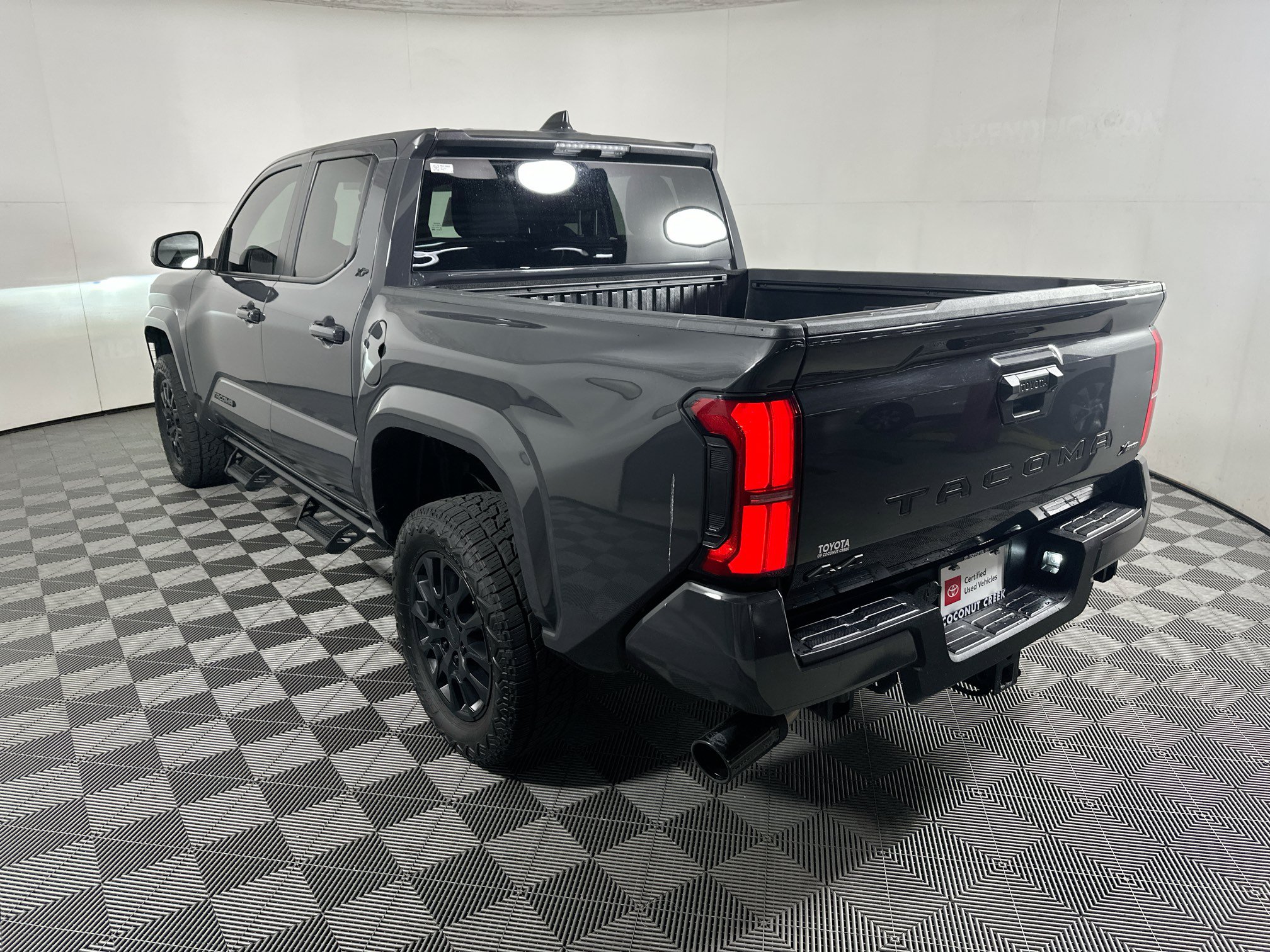 Used 2026 Toyota Tacoma SR5 AWD/4WD image 5