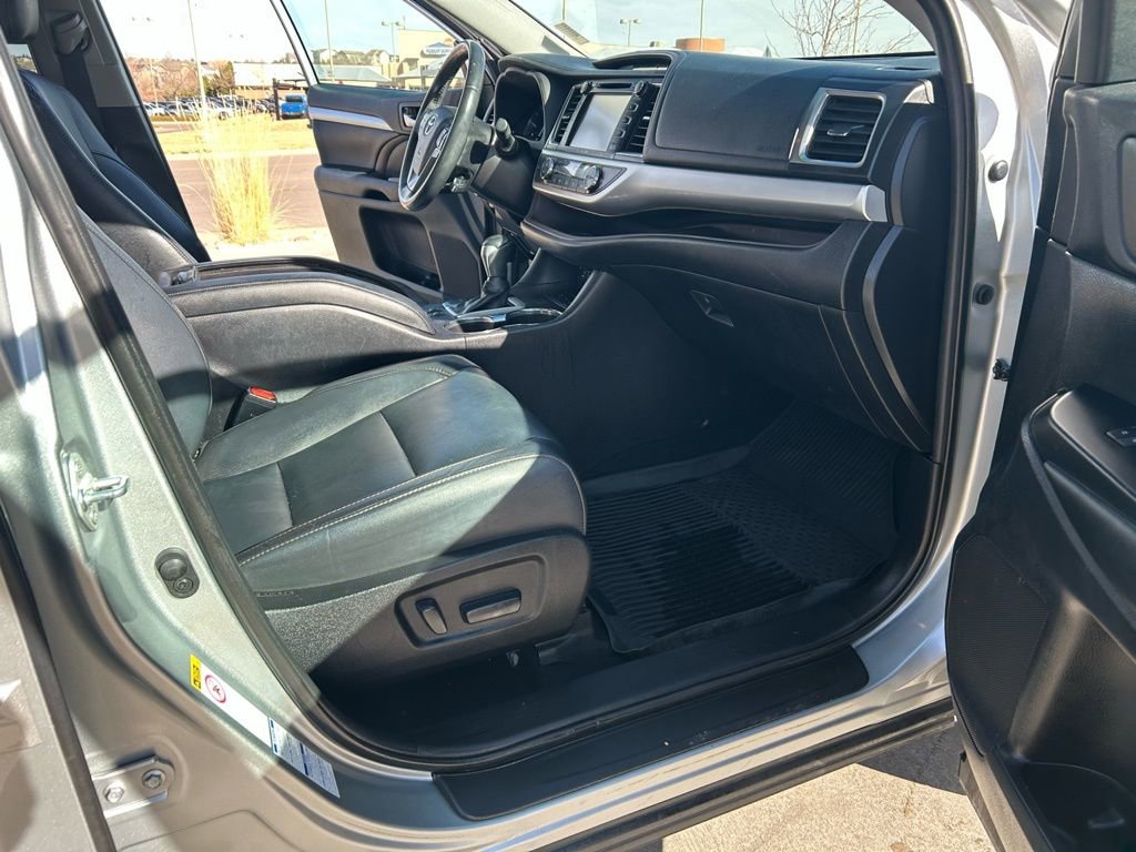 Used 2019 Toyota Highlander XLE image 33